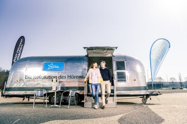 Hörtrailer mit Beachflags